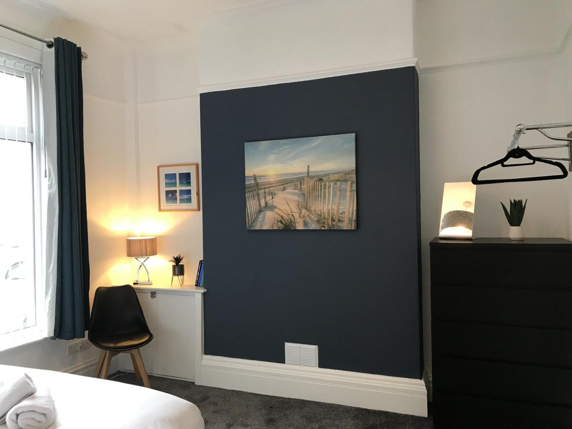 Bright Spacious 3-bed With Office & Patio,