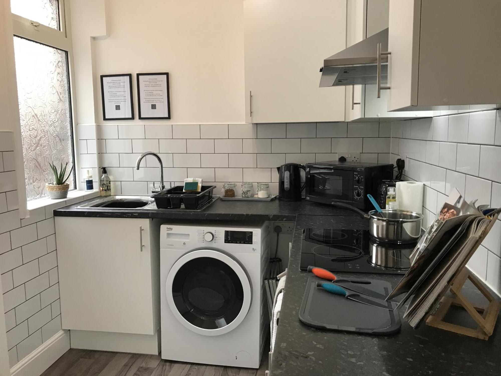 Bright Spacious 3-bed With Office & Patio, *
