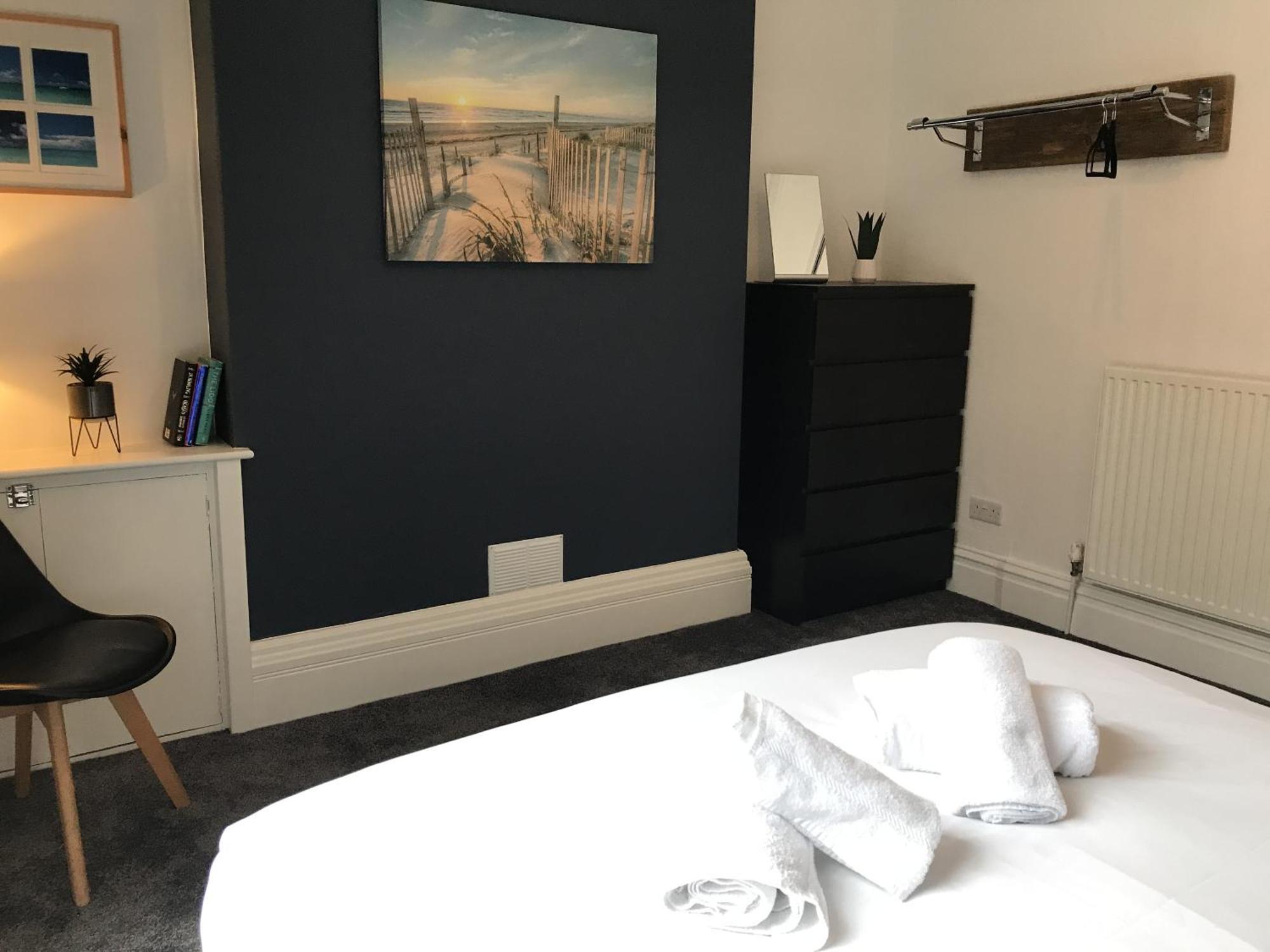 Bright Spacious 3-bed With Office & Patio, * Preston (Lancashire)