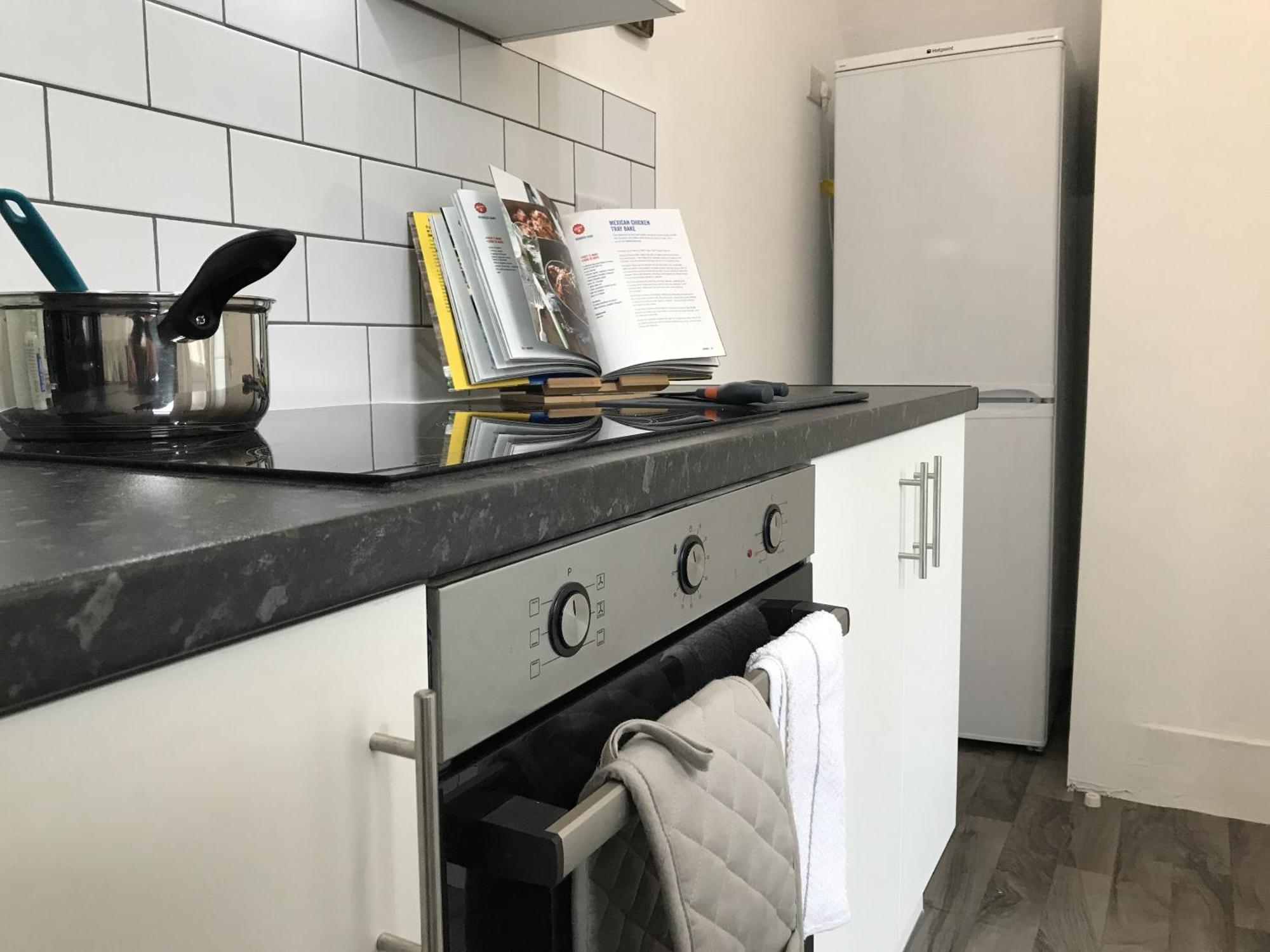 Appartement Bright Spacious 3-bed With Office & Patio,