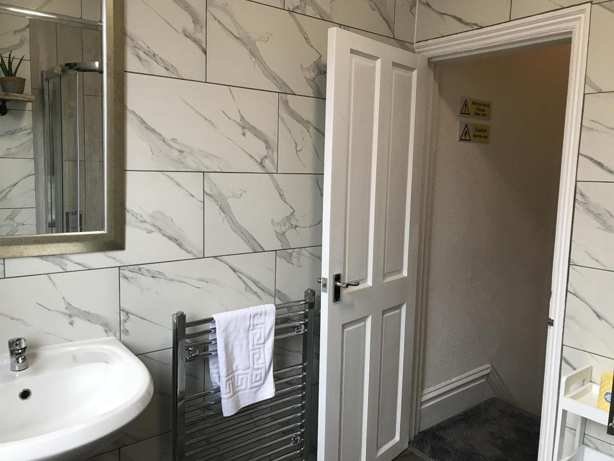 Bright Spacious 3-bed With Office & Patio, * Preston (Lancashire)